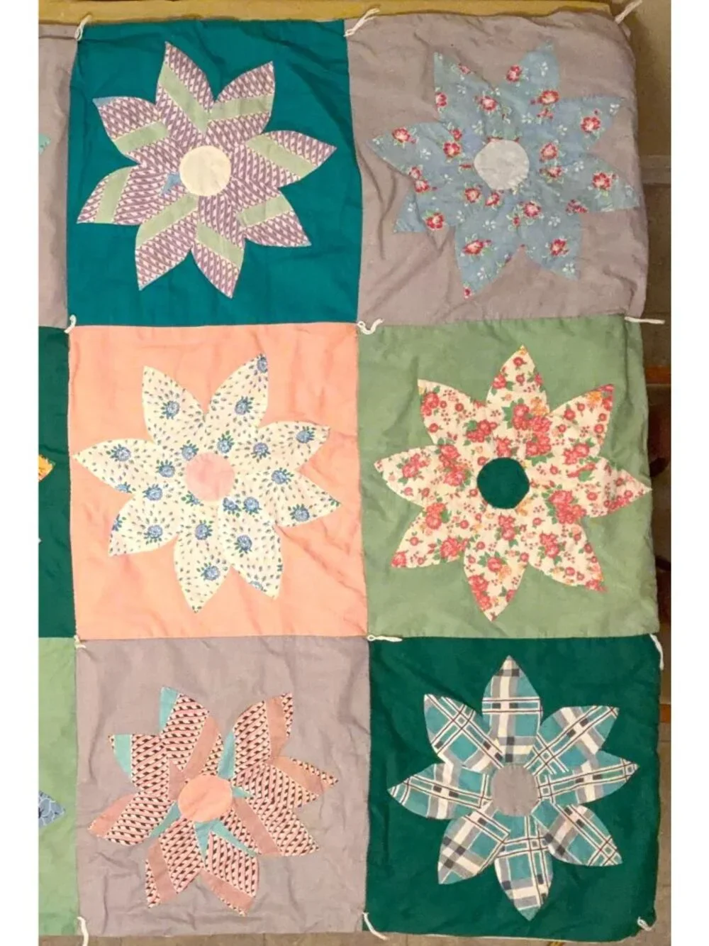 VTG Hand Tied Dresden Plate Dahlia Scrappy Quilt Throw Lap Blanket Cottagecore